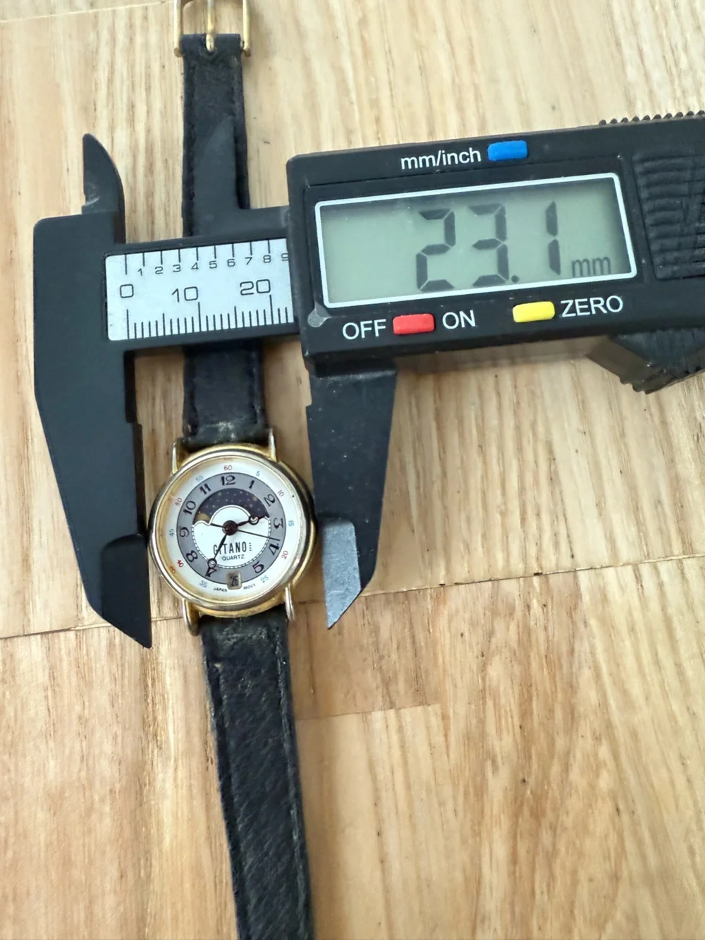 Vintage Gitano ladies golf tone Sun moon phase watch NEW BATTERY